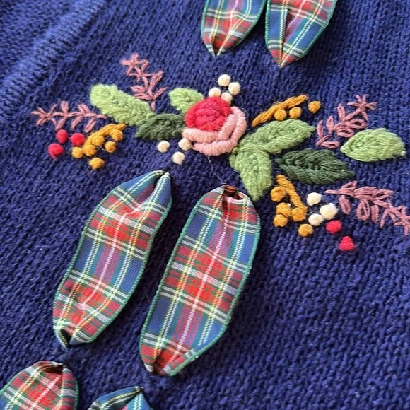 Vintage Susan Bristol Hand Embroidered Blue Knit Vest with Ribbon Detail - Picture 5 of 8